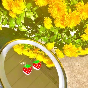 Strawberry earrings 🍓